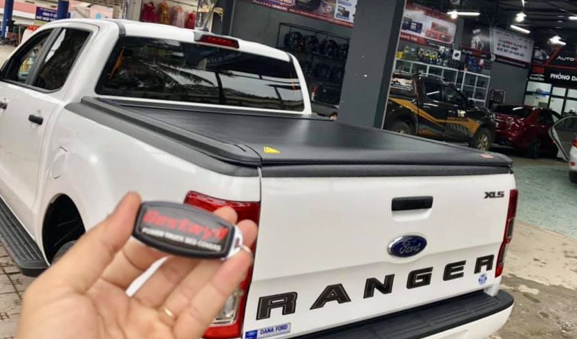 nắp thùng cuộn điện Ford Ranger