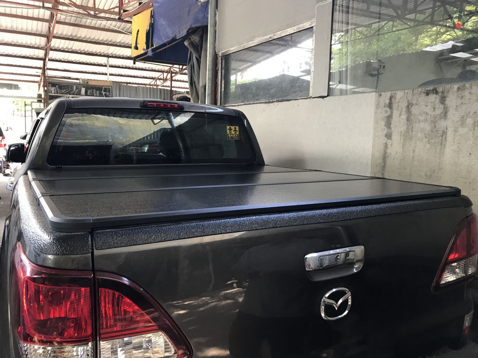 nắp thùng 3 tấm mazda bt50