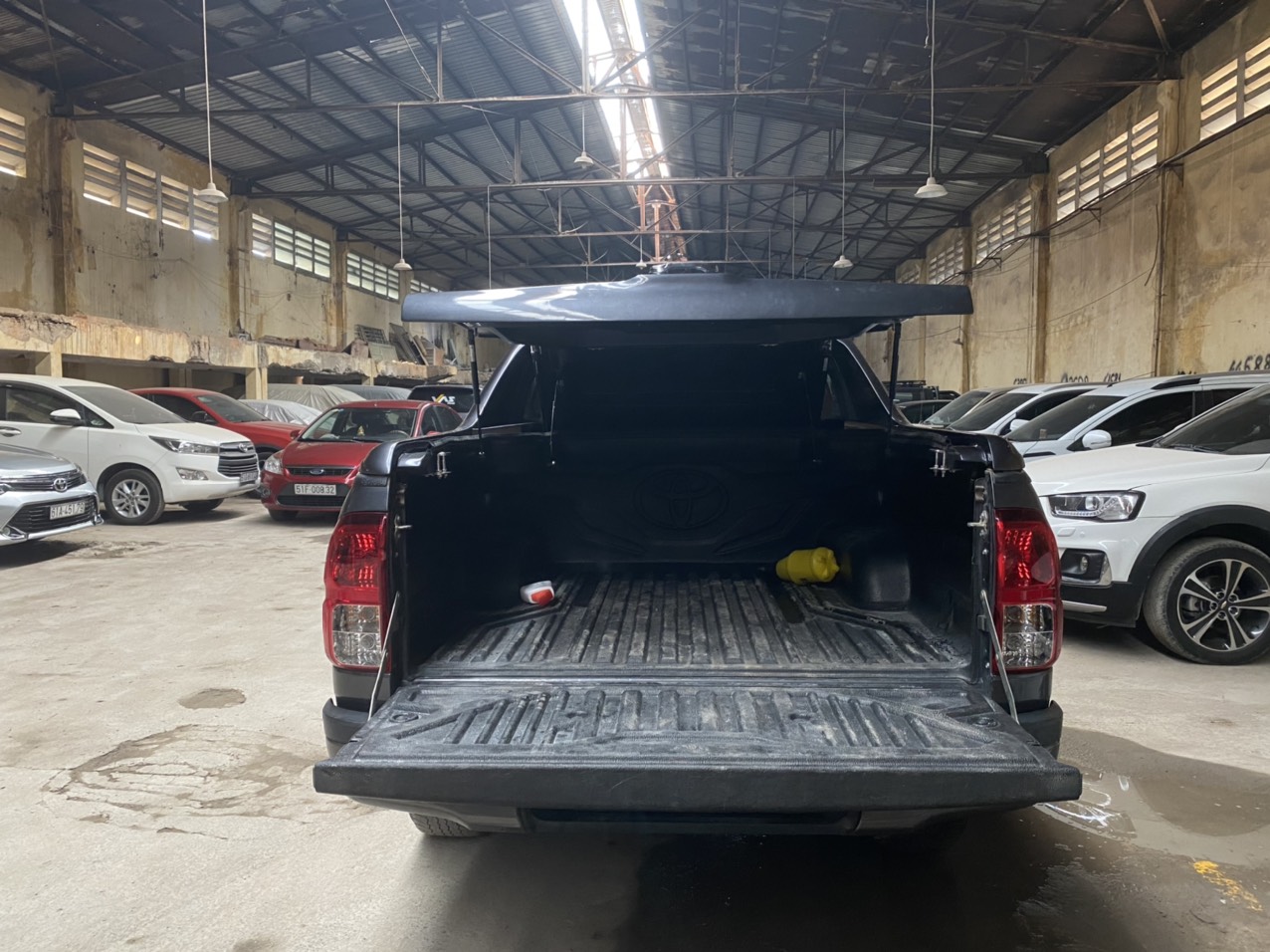 nắp thùng 90 độ Hilux