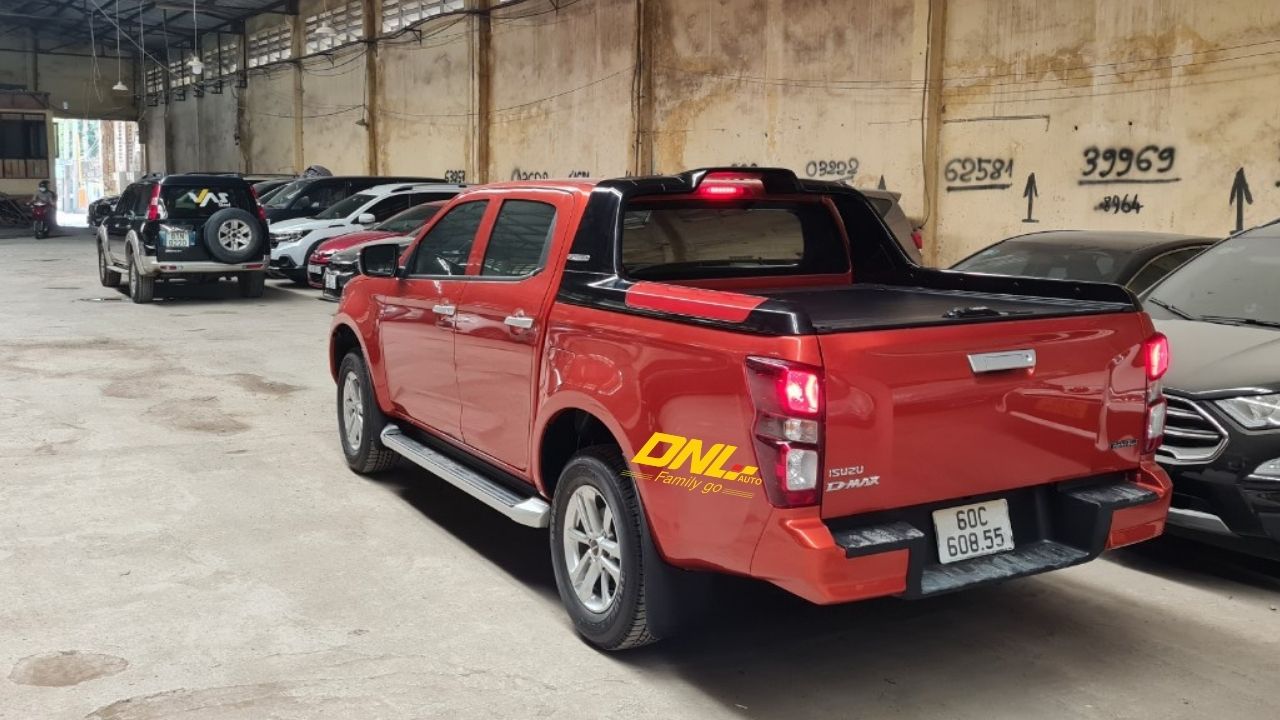 nắp thùng xe bán tải Isuzu dmax 2021