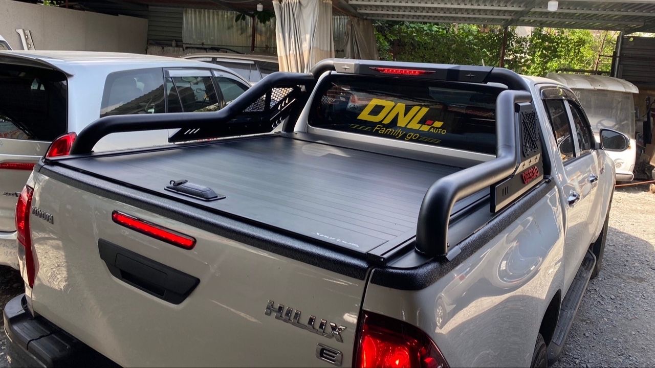 nắp thùng cuộn toyota hilux