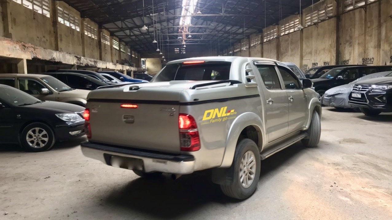 Nắp thùng thấp Toyota Hilux