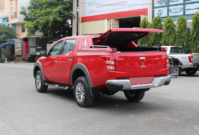 Nắp thùng thấp xe bán tải Mitsubishi Triton