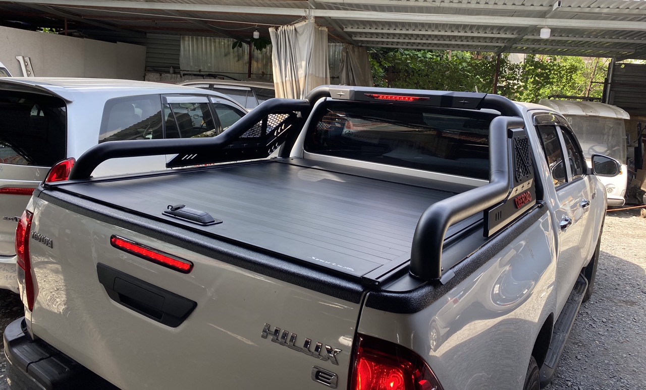 nắp thùng cuộn toyota hilux