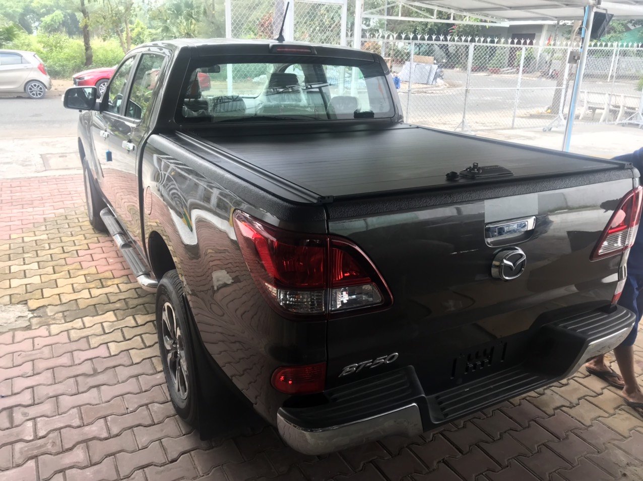 Nắp thùng cuộn Mazda BT50